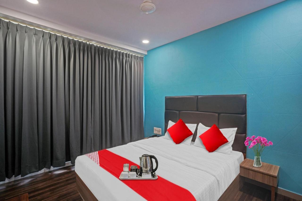 Hotel O Infinity Surat Exterior foto